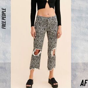 FREE PEOPLE MAGGIE MID RISE SNAKESKIN PRINTED JEANS NWT SIZE 25 DISTRESSED